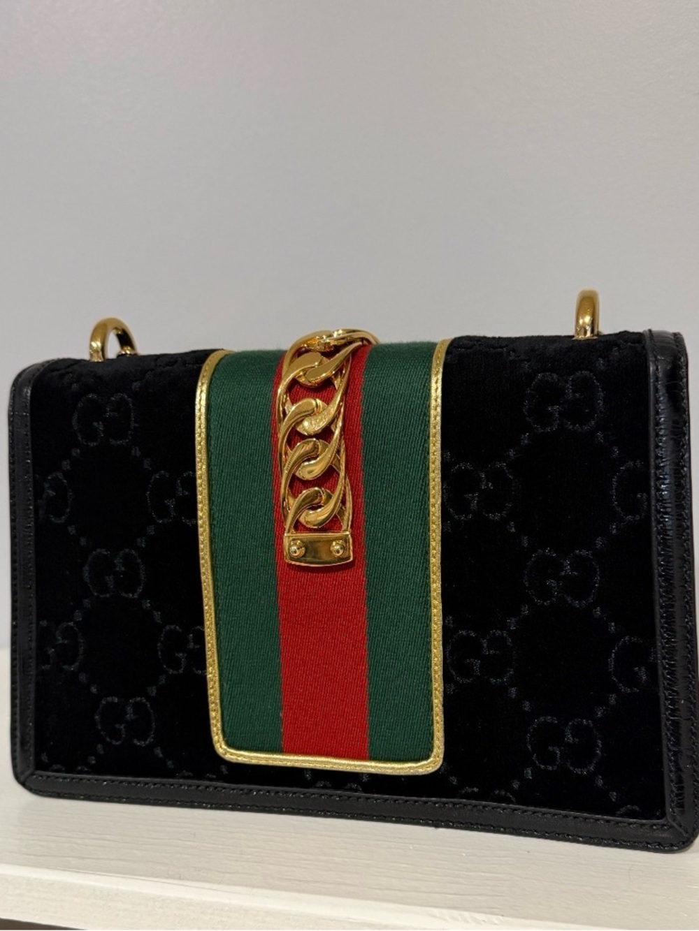 ✨GUCCI Sylvie Velvet GG Chain Wallet Bag Black Gold Web Stripe Crossbody✨ - Picture 3 of 8